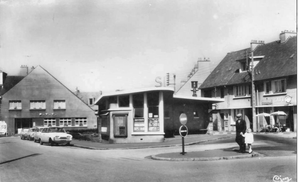 LE PORTEL LA PLACE En CARTES POSTALES