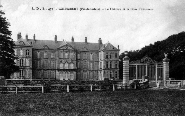 Le chateau de Colembert et sa cour d'honneur